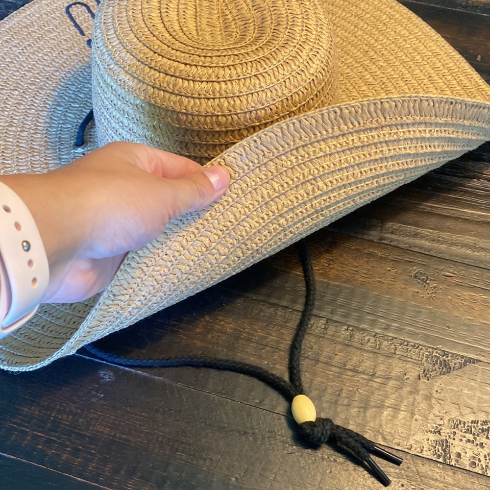 Beach hat - Picture 2 of 2